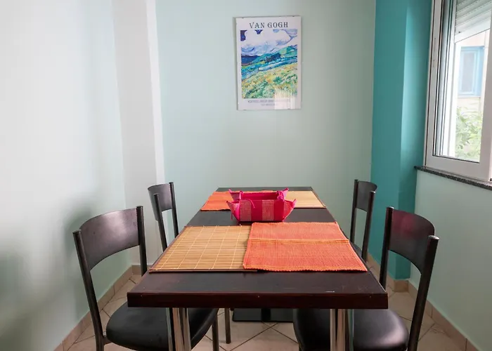 Aesthisis-Downtown Two Bedroom Apartment